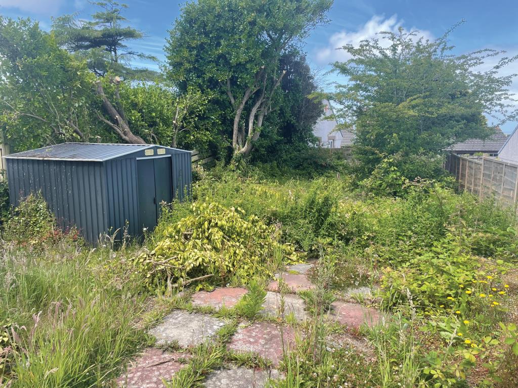 Lot: 102 - BAY FRONTED HOUSE FOR IMPROVEMENT -